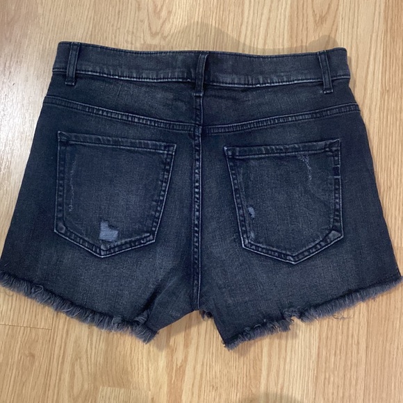 Express High Rise Shortie. Size 6 - Picture 2 of 2